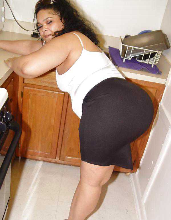 BIG Round & FAT Asses in the Kitchen! #1