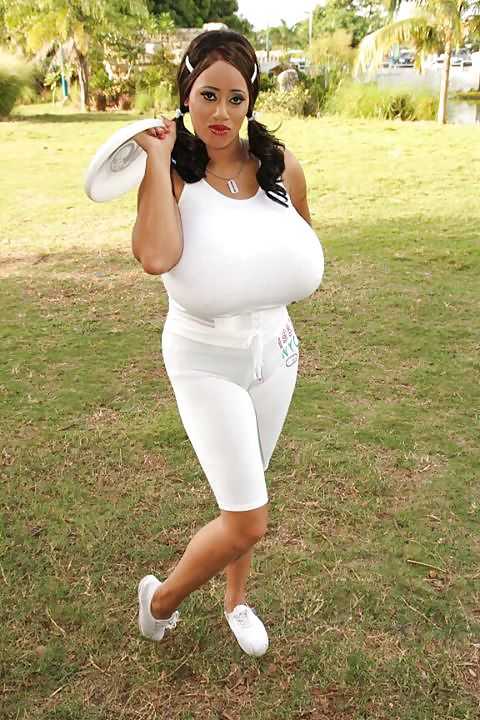 Curvy Beauties 65 Clothed Edition